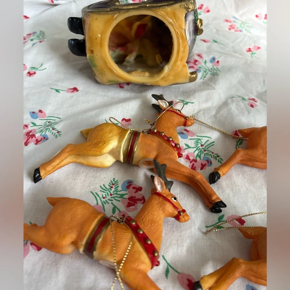 VintagešReindeer and Santa Sleigh Ornaments Set - Picture 5 of 6